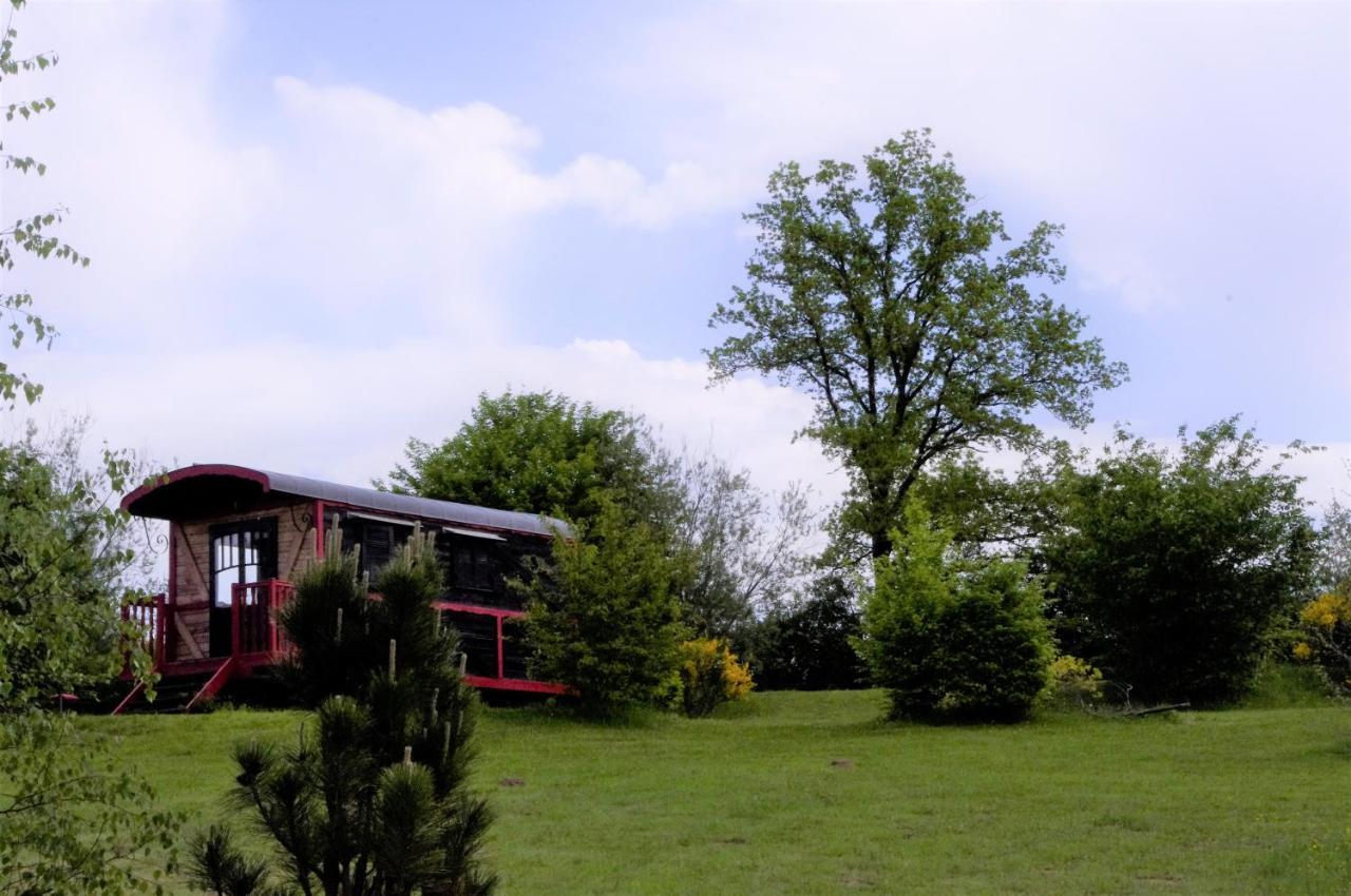 Les Roulottes Et Cabanes Du Livradois Cunlhat Exterior photo
